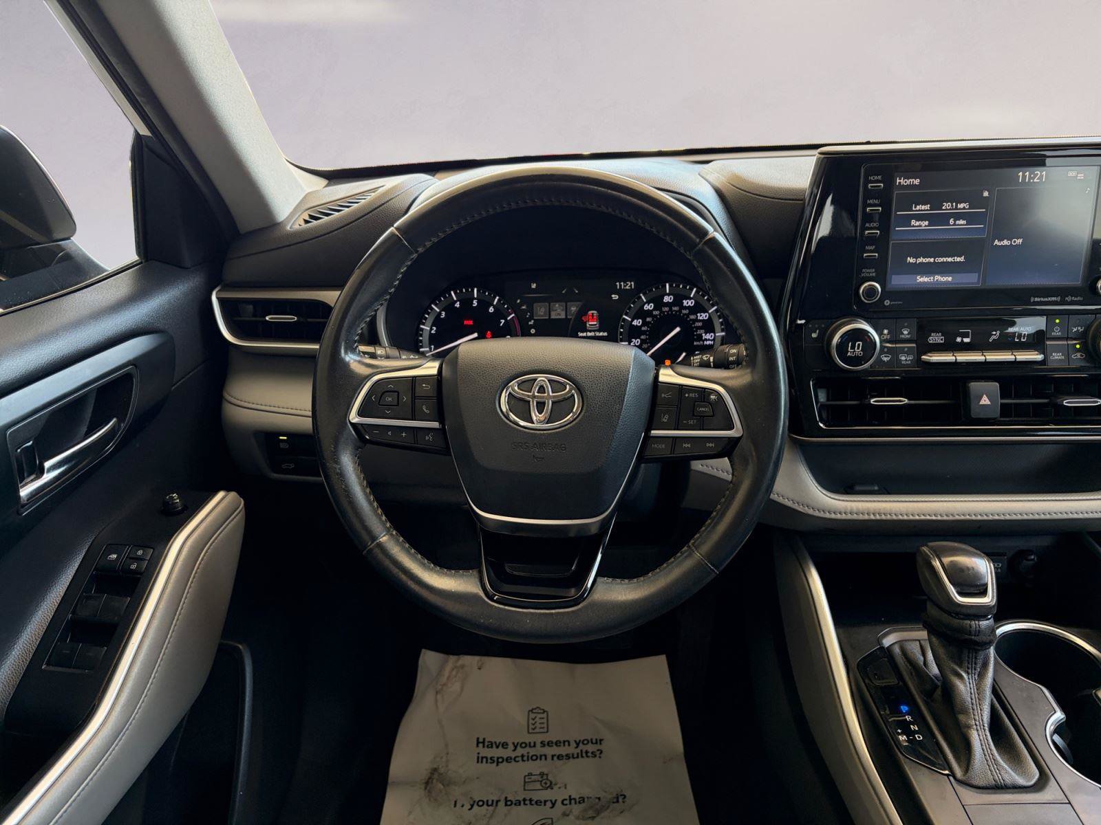 Used 2021 Toyota Highlander XLE FWD image 12