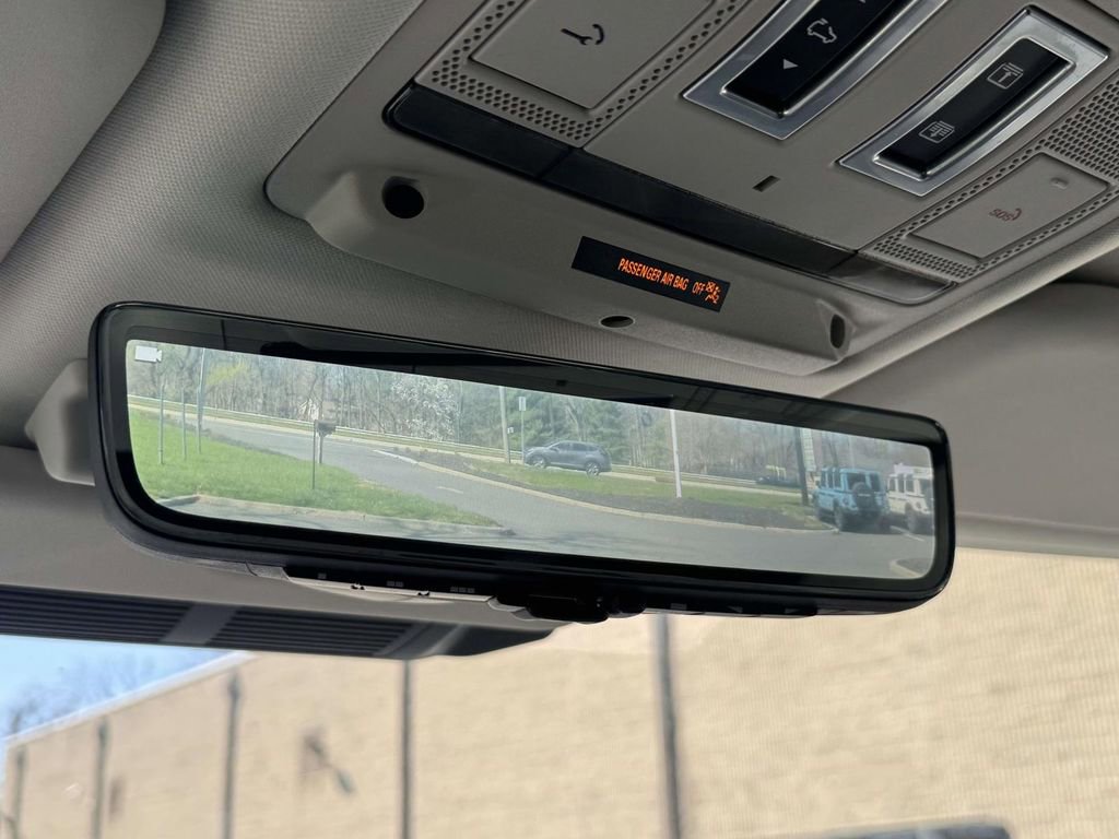 Used 2020 Land Rover Defender 110 SE image 28