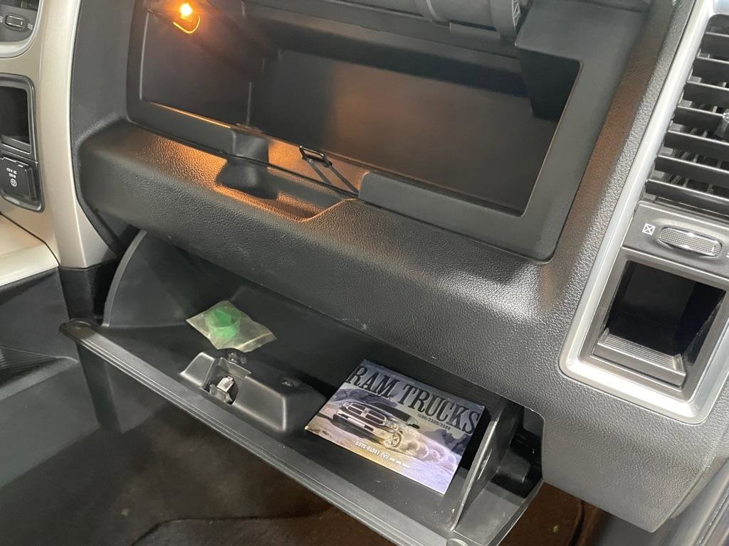 Used 2015 RAM 1500 Classic SLT w/ SLT Plus D￩cor Group image 26