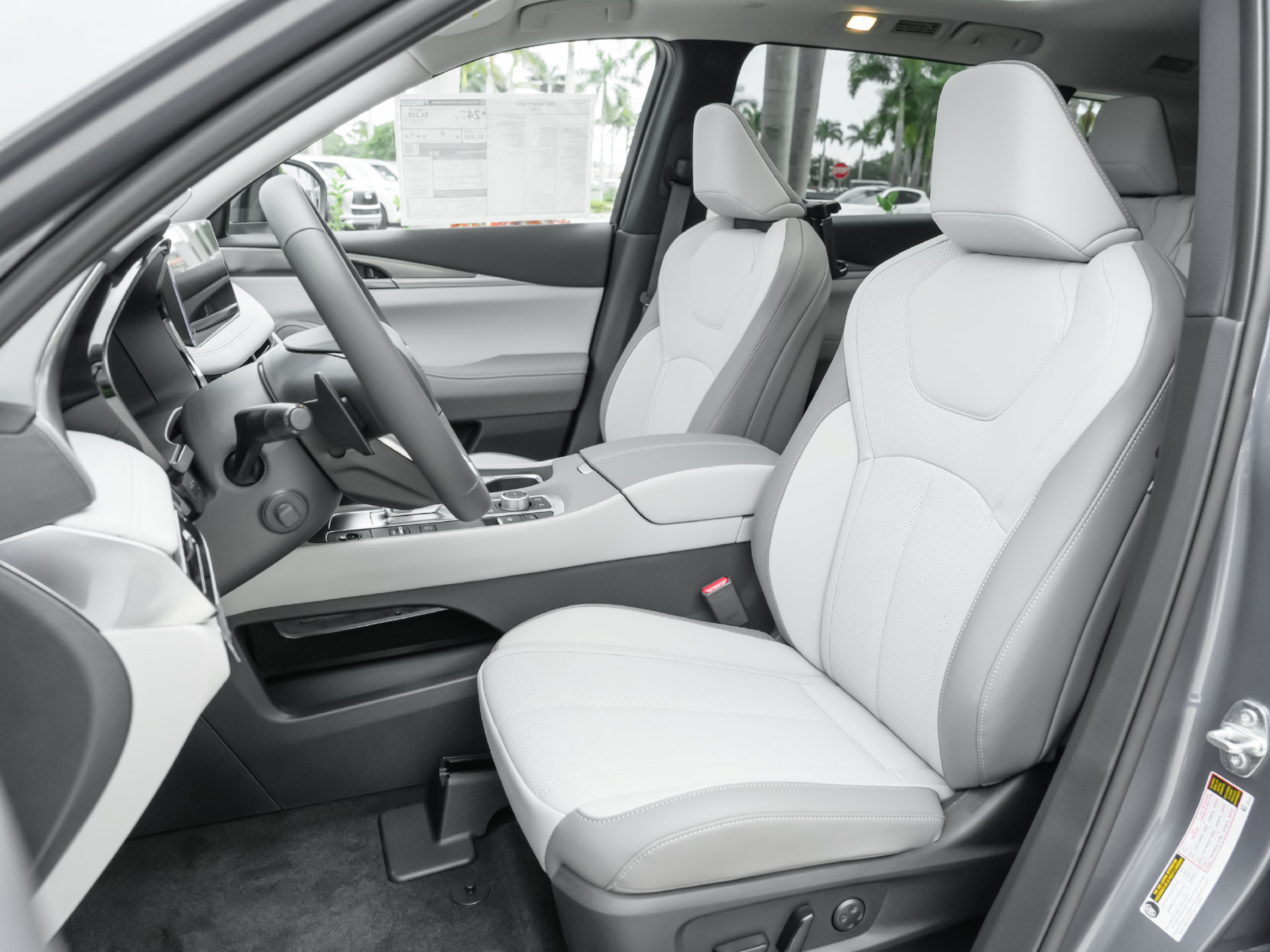 New 2027 INFINITI QX60 Luxe FWD image 8