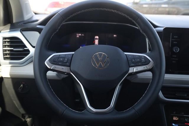 New 2026 Volkswagen Taos SE image 8