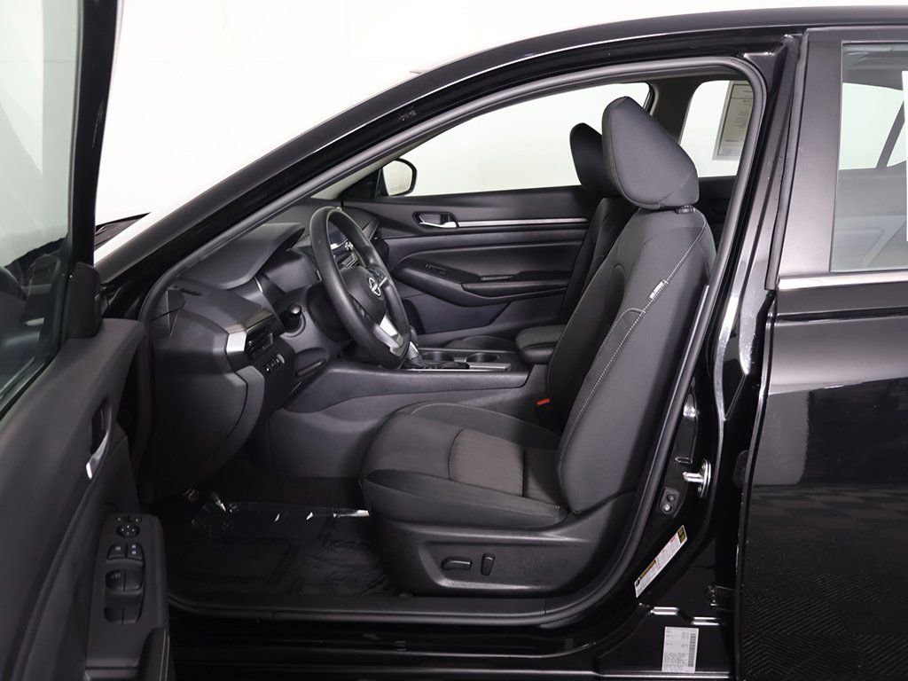 Used 2025 Nissan Altima 2.5 SV image 23