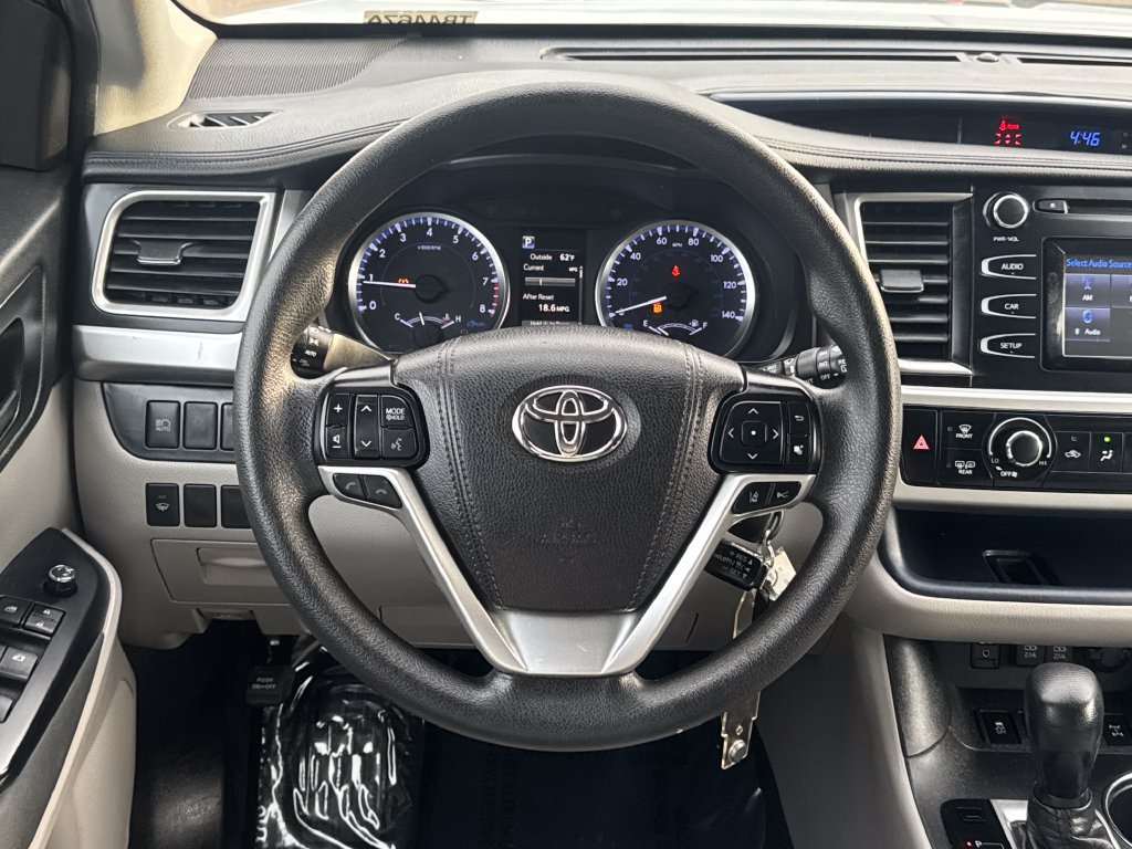 Used 2019 Toyota Highlander LE AWD/4WD image 13