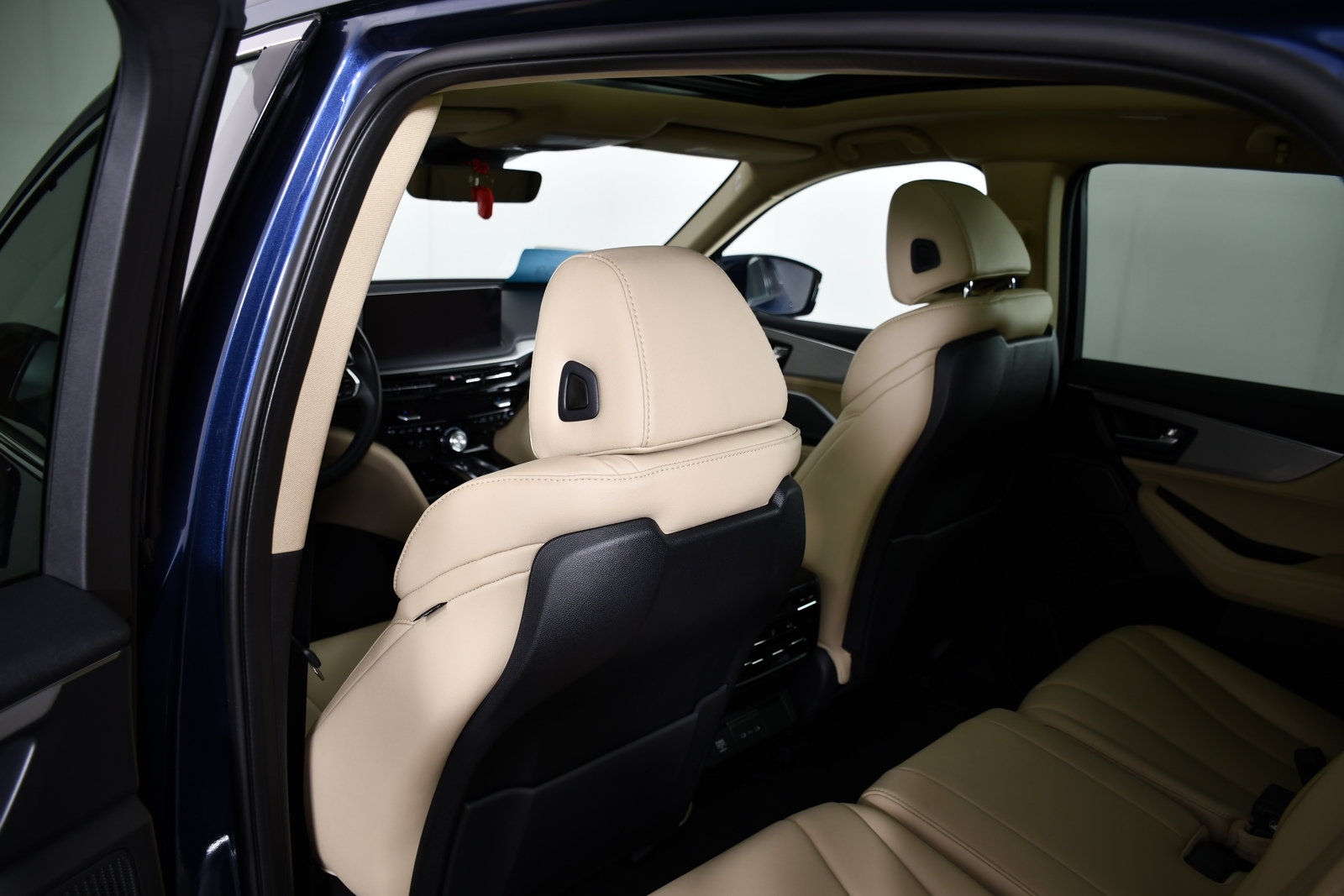 Certified 2025 Acura MDX SH-AWD image 47
