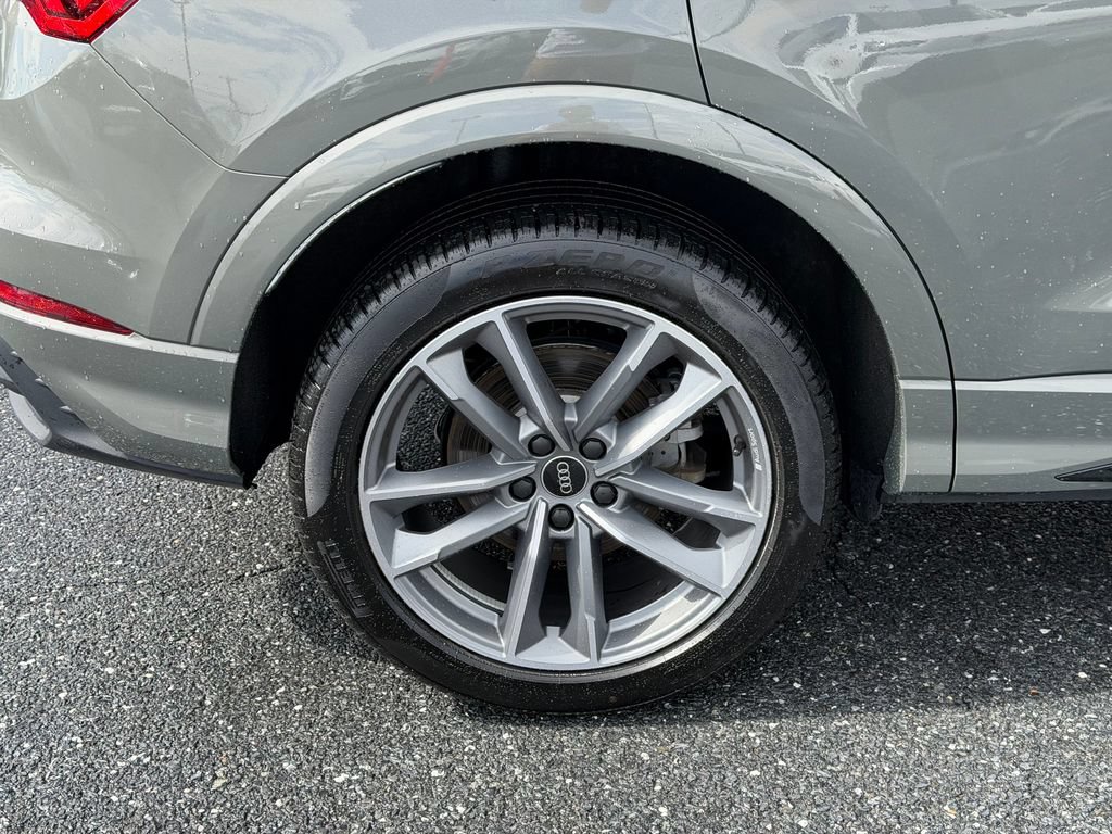 Certified 2025 Audi Q3 2.0T Premium w/ Convenience Package AWD/4WD image 12