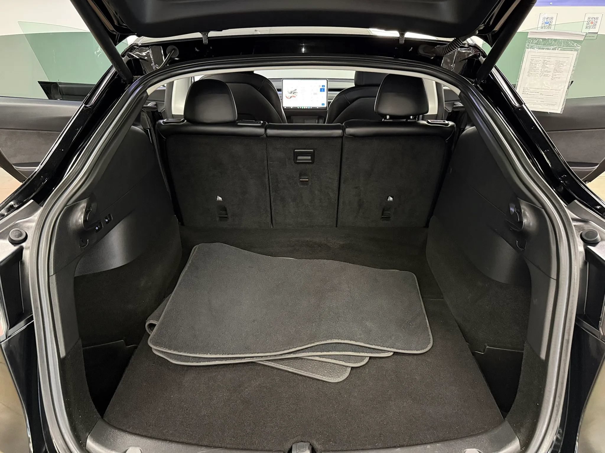 Used 2022 Tesla Model Y Performance AWD/4WD image 9