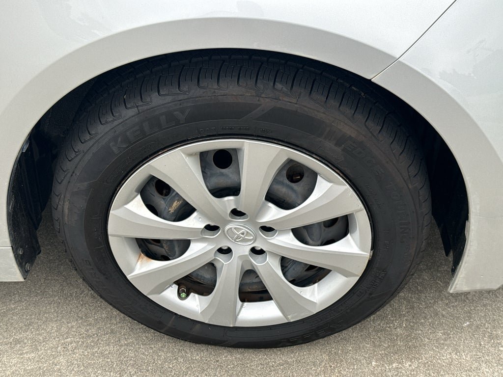 Used 2020 Toyota Corolla LE FWD image 29