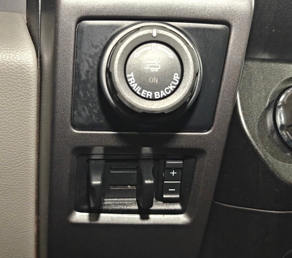 Used 2019 Ford F150 XLT w/ Trailer Tow Package image 10