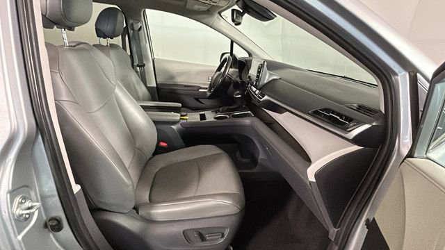 Used 2021 Toyota Sienna XLE FWD image 31