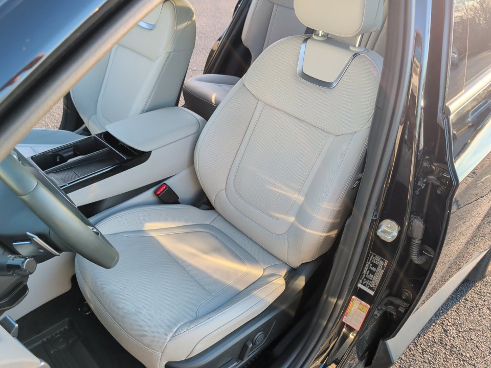 Used 2025 Hyundai Tucson Limited image 30