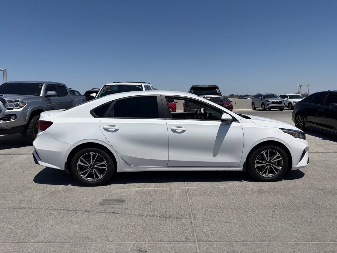 Used 2024 Kia Forte LXS FWD image 3