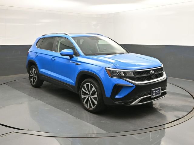 Certified 2023 Volkswagen Taos SE w/ Panoramic Sunroof Package image 17