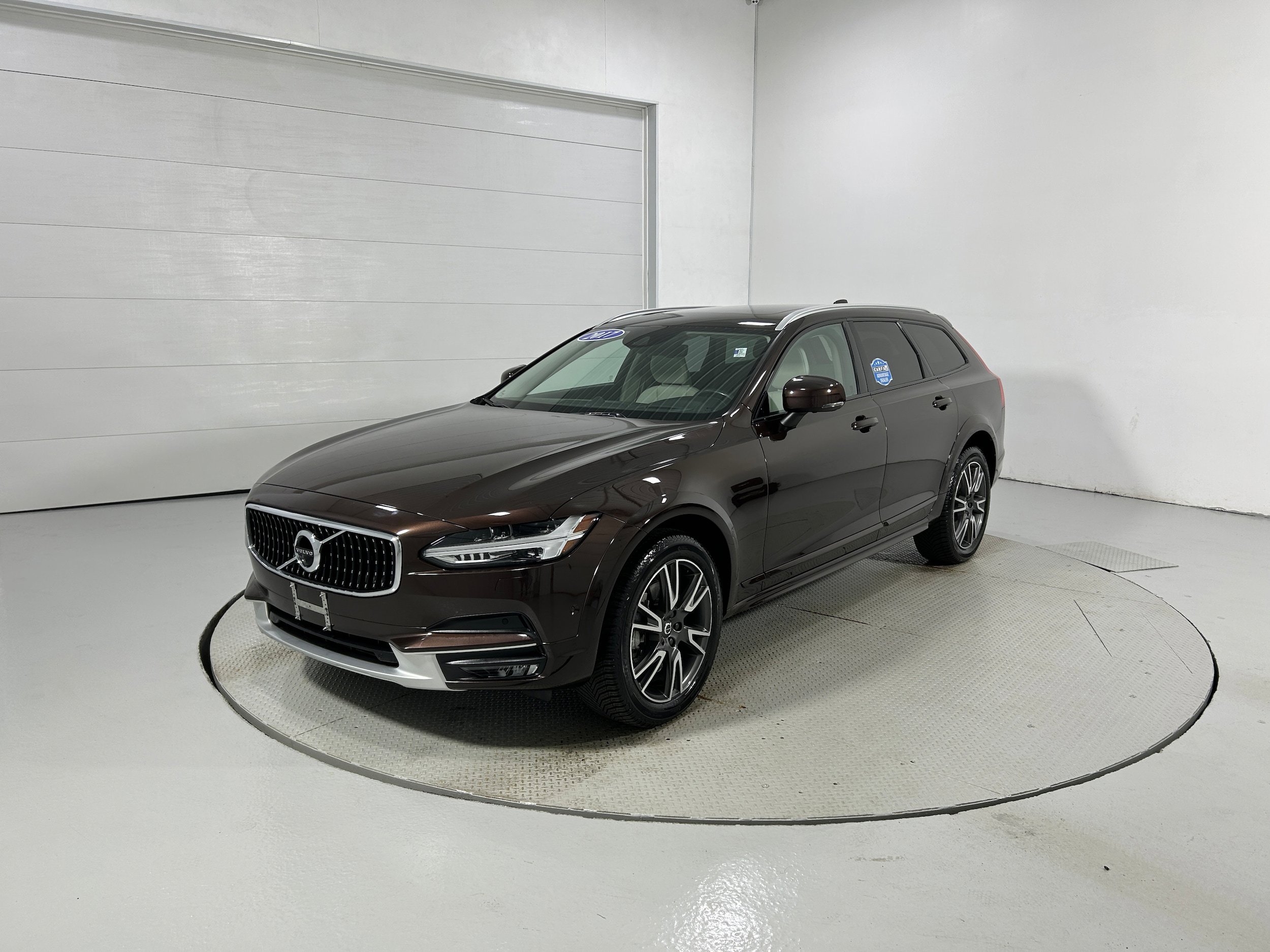 Used 2017 Volvo V90 T6 Cross Country image 19