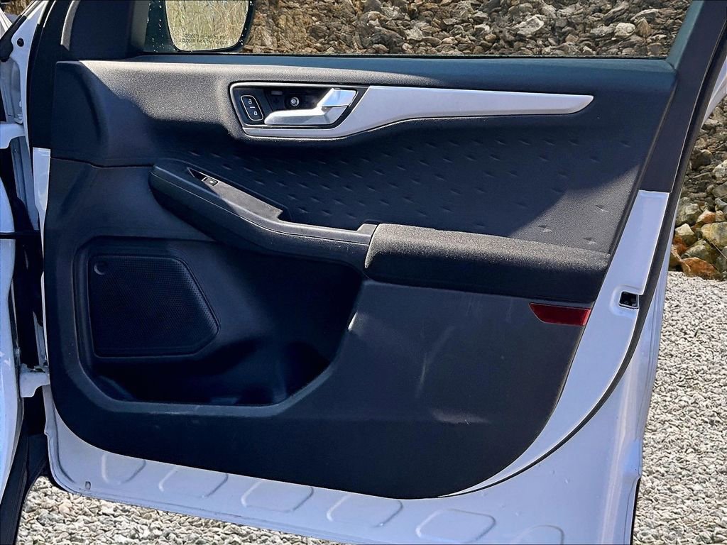 Used 2020 Ford Escape SE image 20