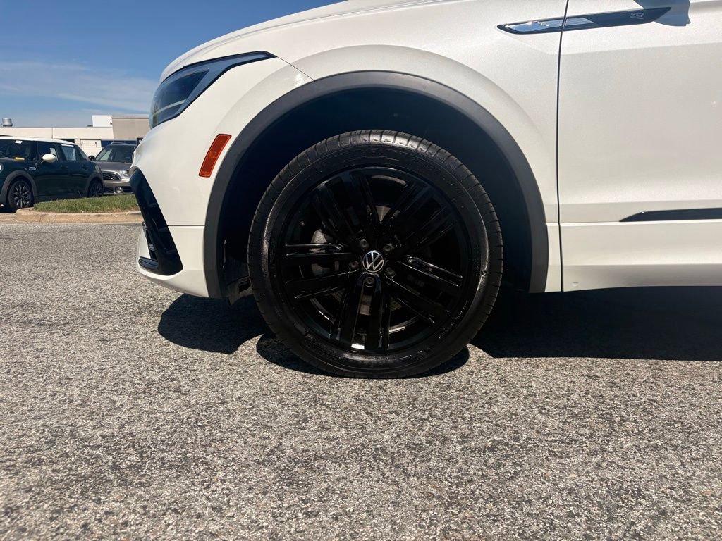 Used 2022 Volkswagen Tiguan SE R-Line AWD/4WD image 10