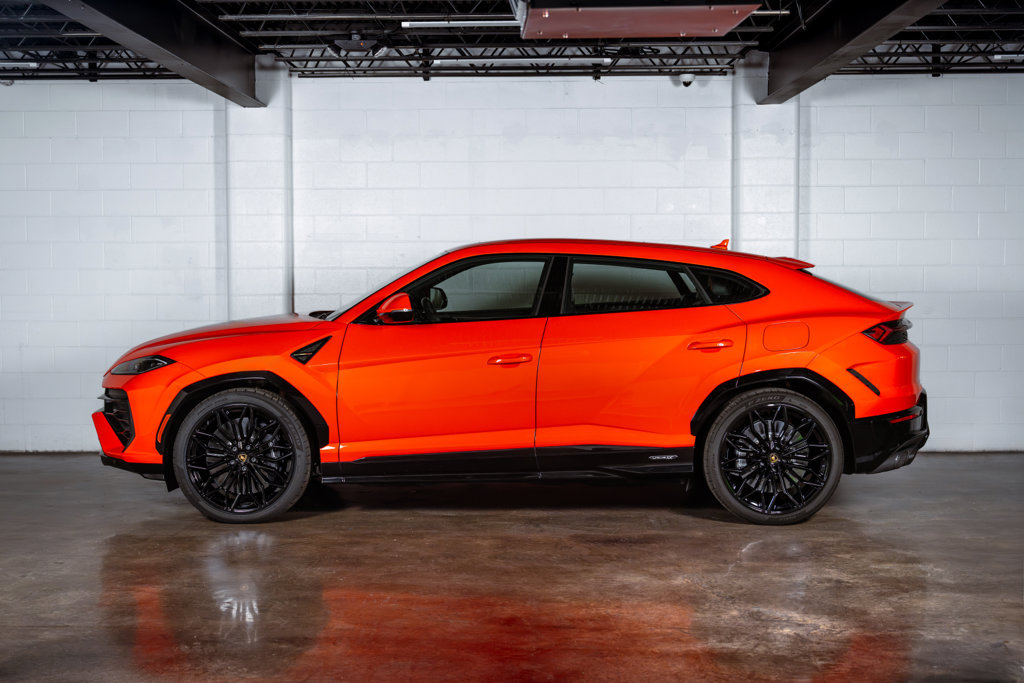 Used 2025 Lamborghini Urus SE AWD/4WD image 6