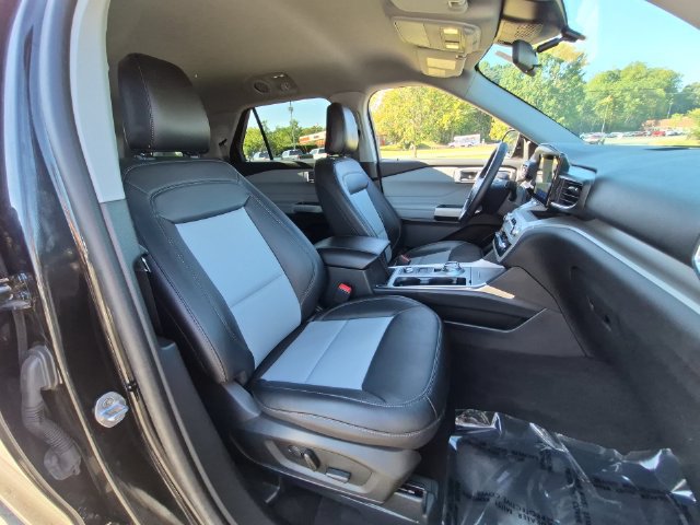 Used 2024 Ford Explorer XLT w/ Equipment Group 202A AWD/4WD image 34