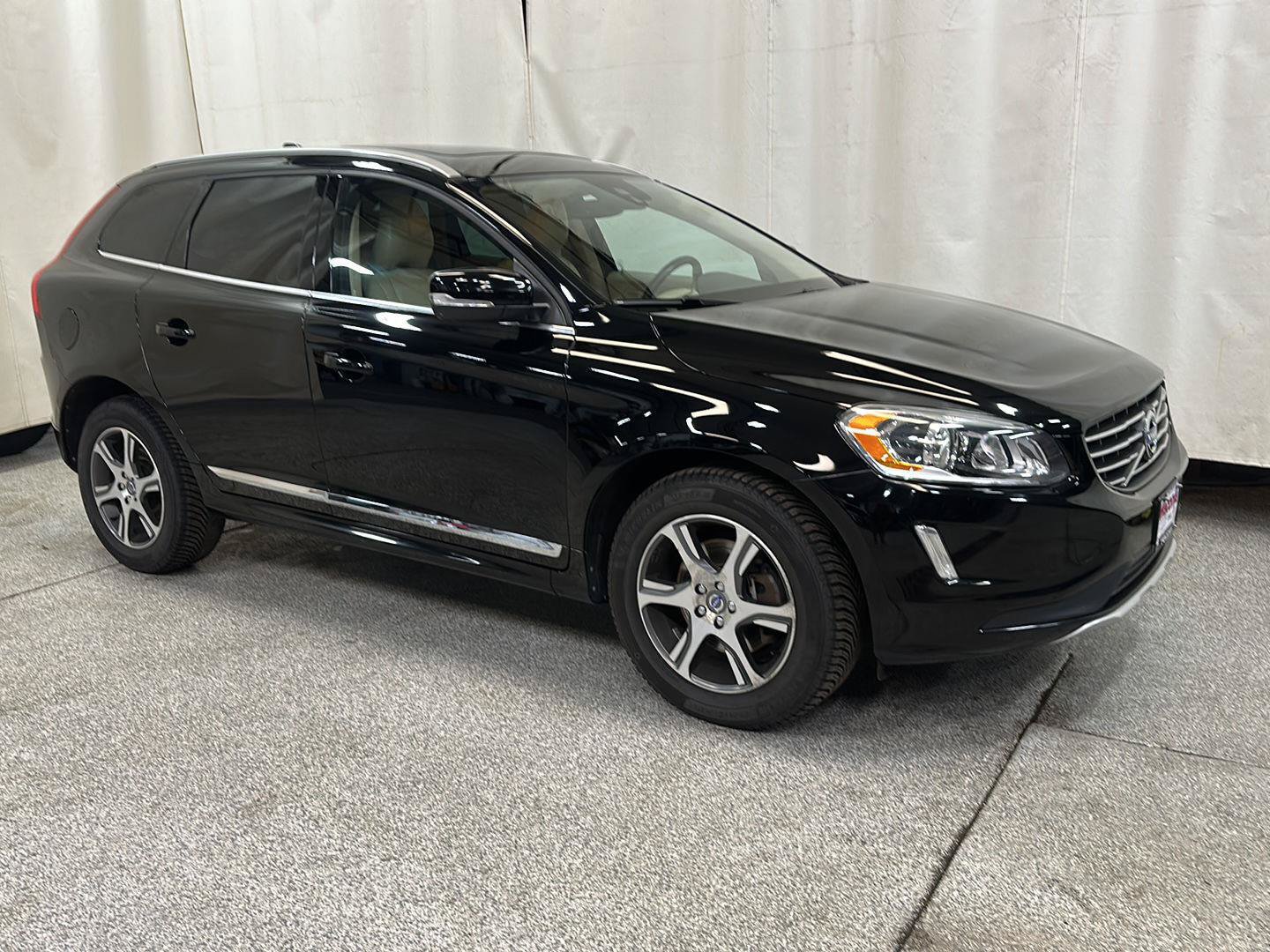 Used 2015 Volvo XC60 T6 w/ Protection Package AWD/4WD image 7