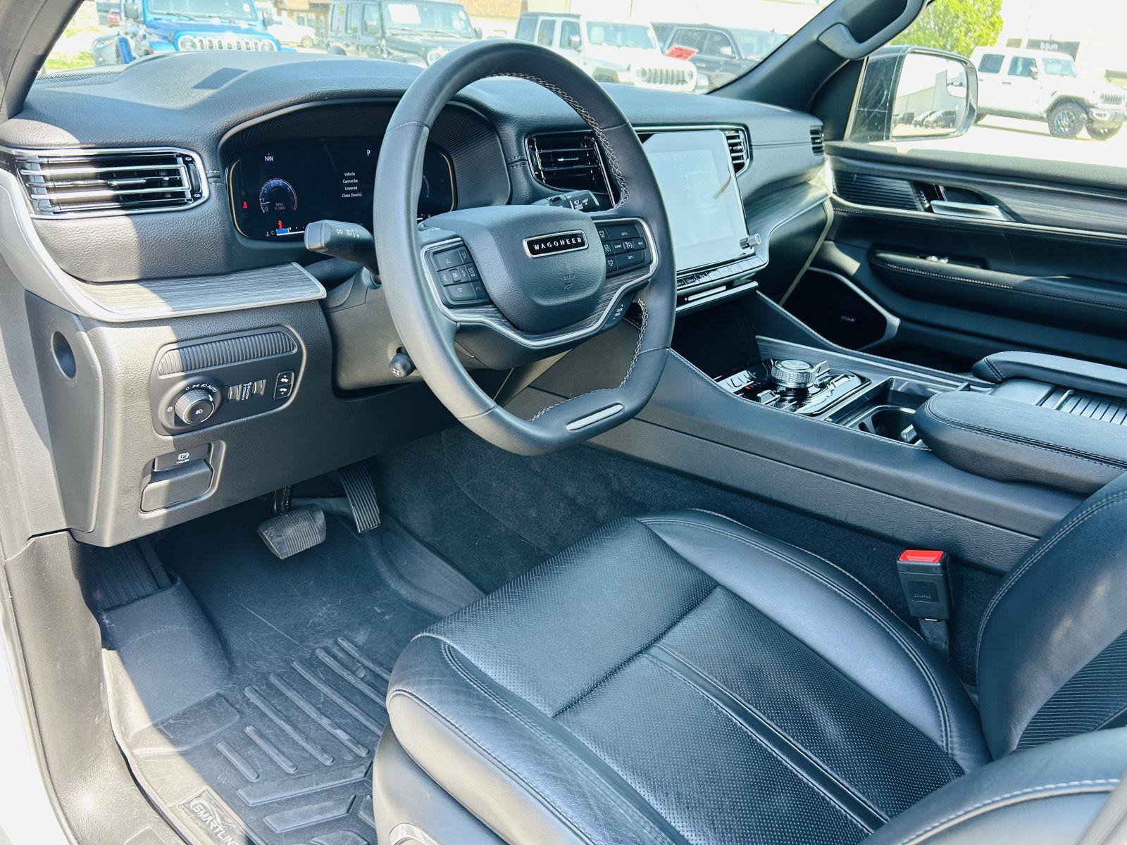 Used 2023 Jeep Wagoneer Series III w/ Premium Group I AWD/4WD image 19