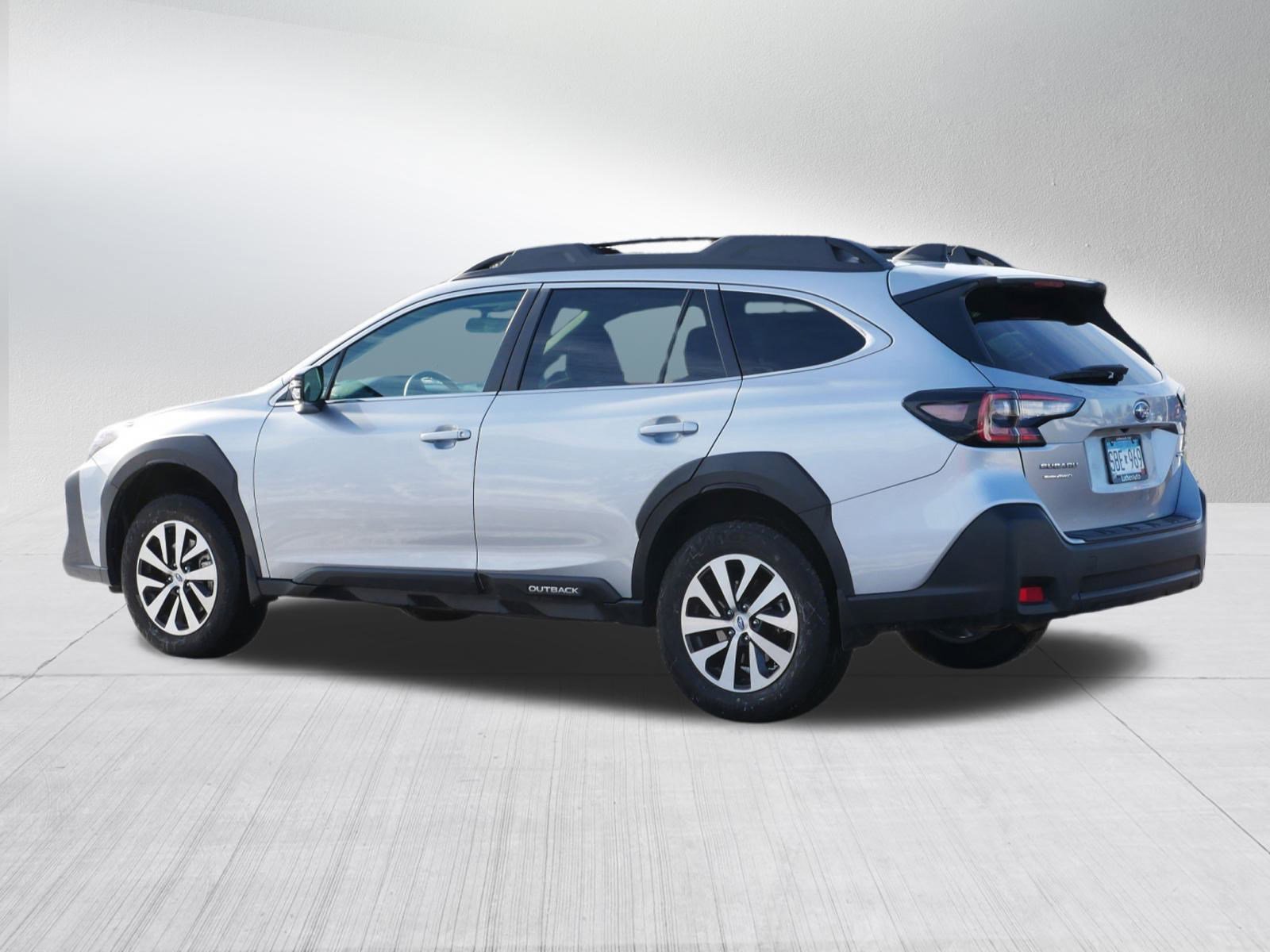 Used 2025 Subaru Outback Premium image 5