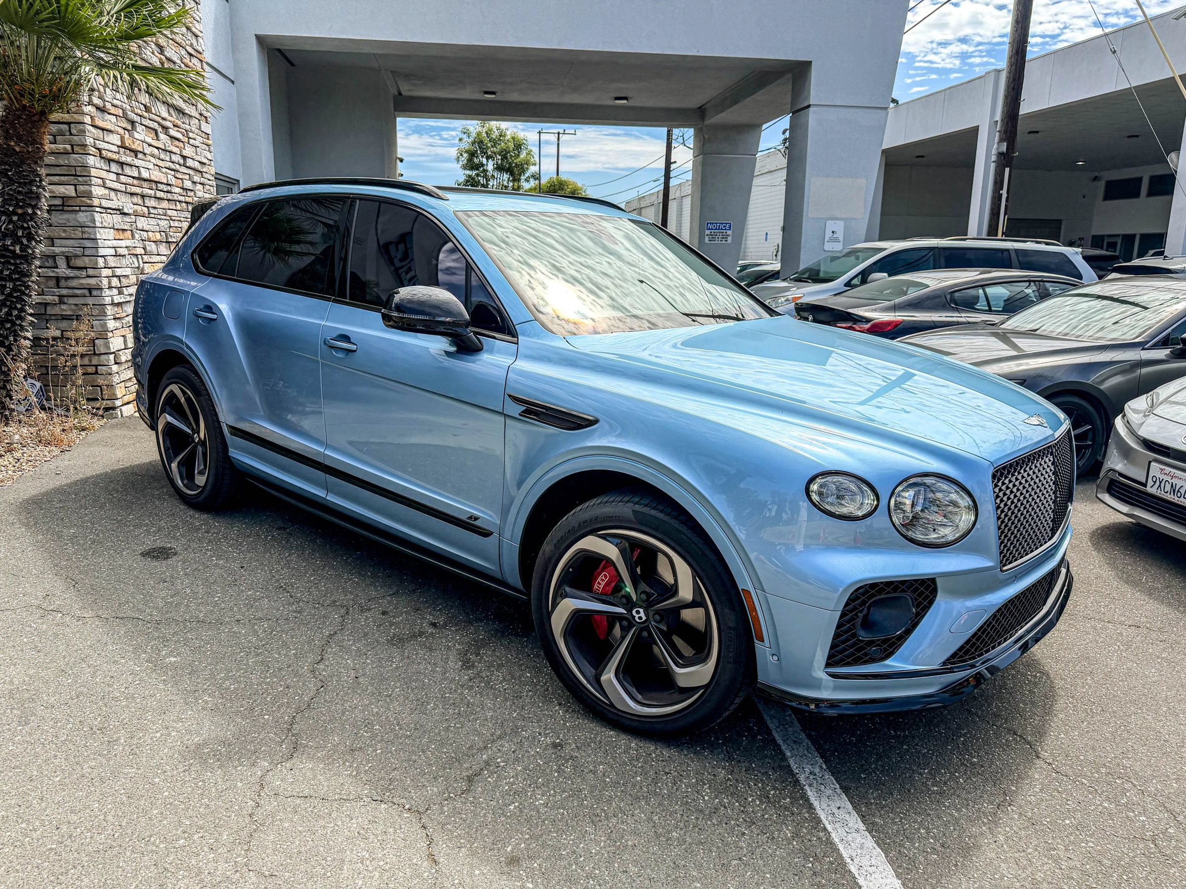 Used 2022 Bentley Bentayga AWD/4WD image 2