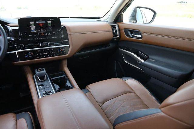 Used 2025 Nissan Pathfinder Platinum AWD/4WD image 28