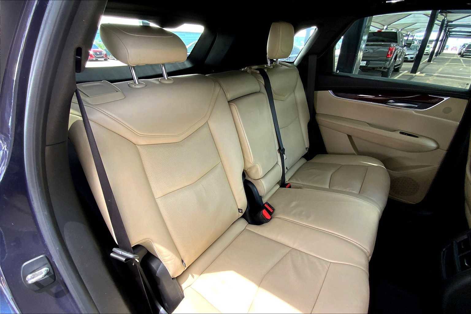 Used 2018 Cadillac XT5 Luxury w/ Driver Awareness Package image 38