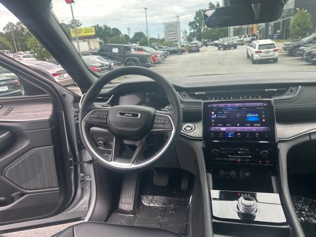 Used 2025 Jeep Grand Cherokee Limited RWD image 17