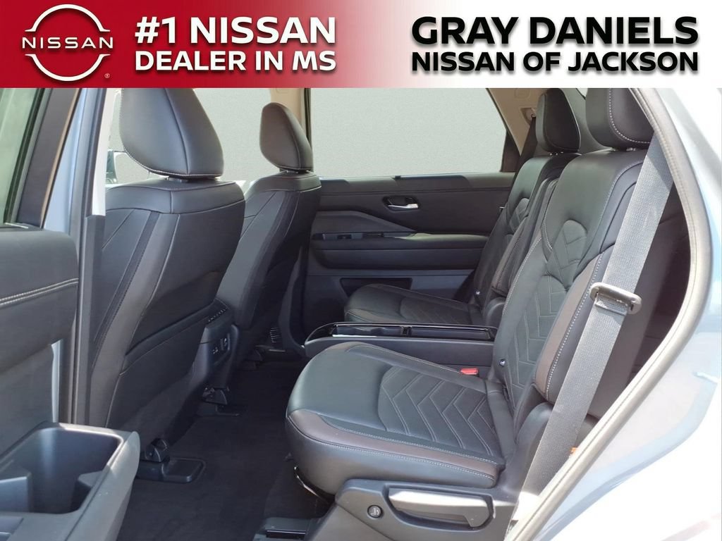 Certified 2025 Nissan Pathfinder Platinum FWD image 26