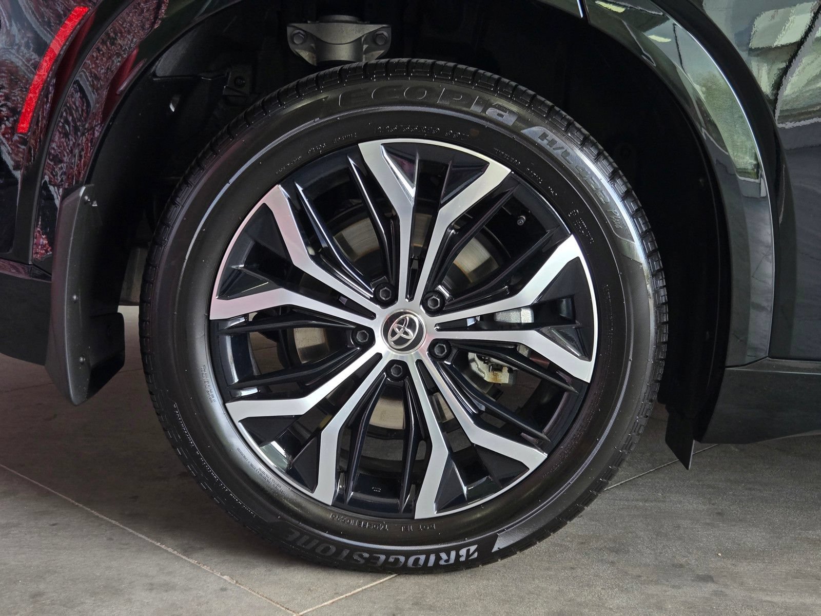 Certified 2026 Toyota Crown Signia AWD/4WD image 5
