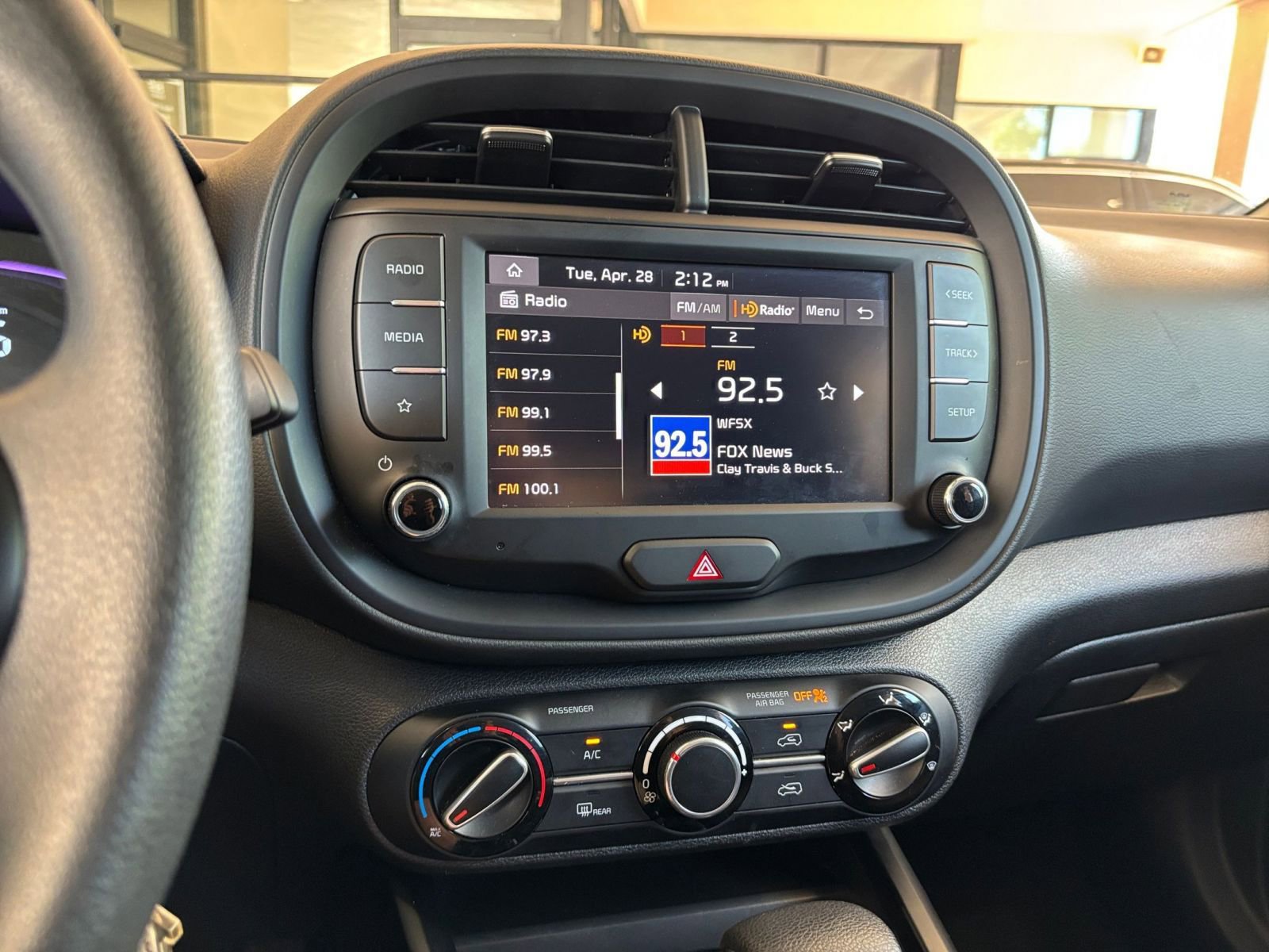 Used 2025 Kia Soul LX w/ LX Technology Package FWD image 17