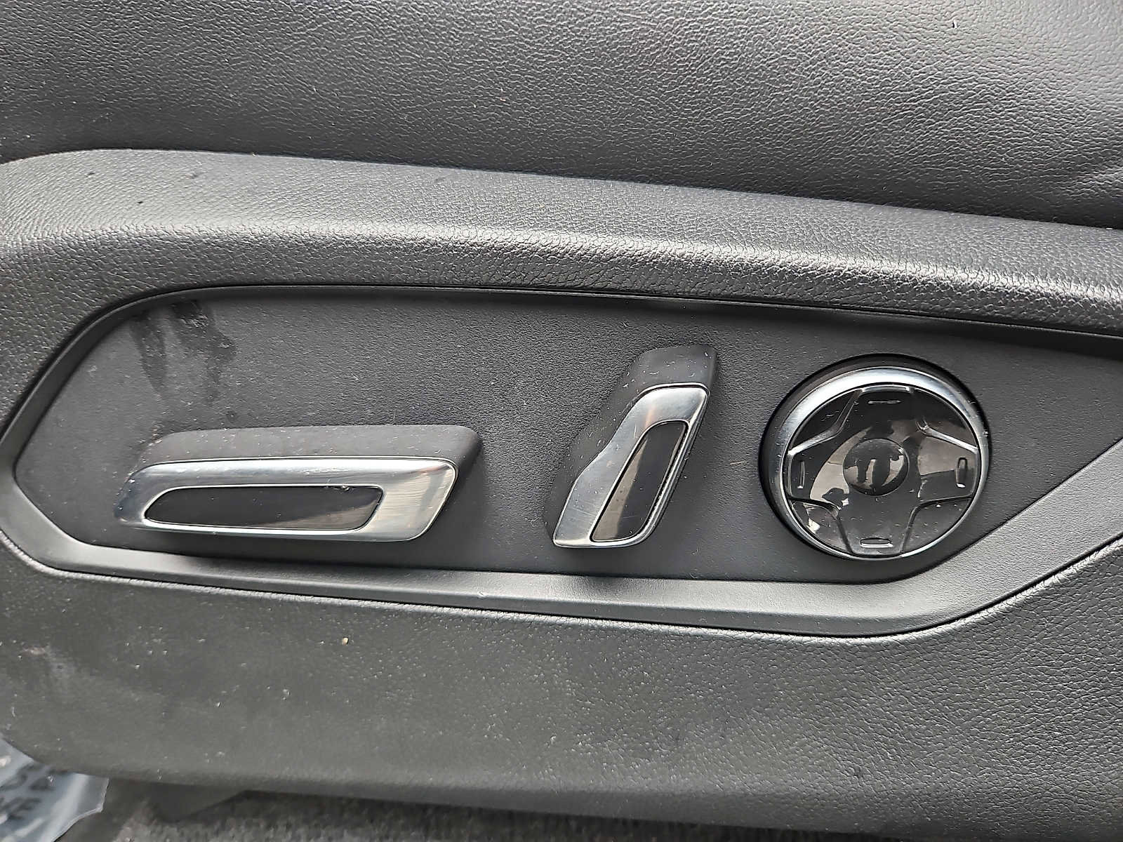 Used 2023 Acura MDX SH-AWD w/ Technology Package image 16