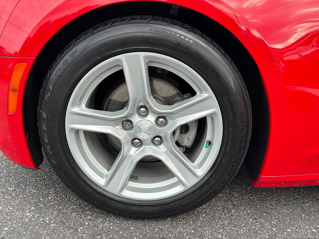 Used 2021 Chevrolet Camaro LT RWD image 17