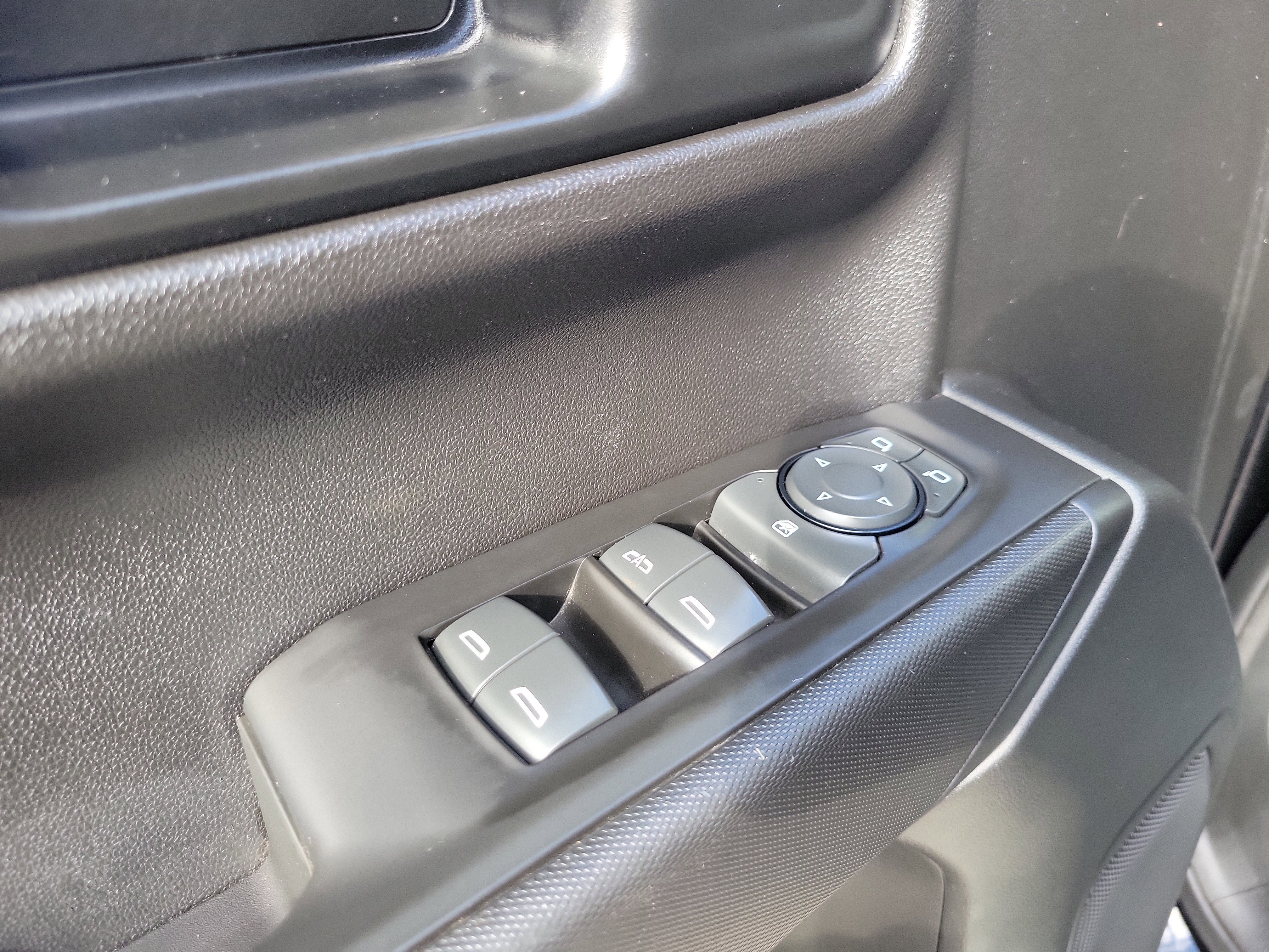 Used 2020 Chevrolet Silverado 1500 Custom Trail Boss w/ Custom Convenience Package AWD/4WD image 21
