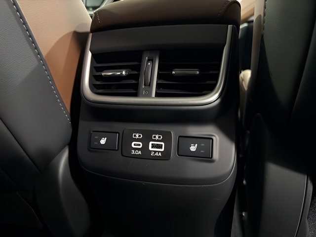 Certified 2025 Subaru Outback Touring AWD/4WD image 37