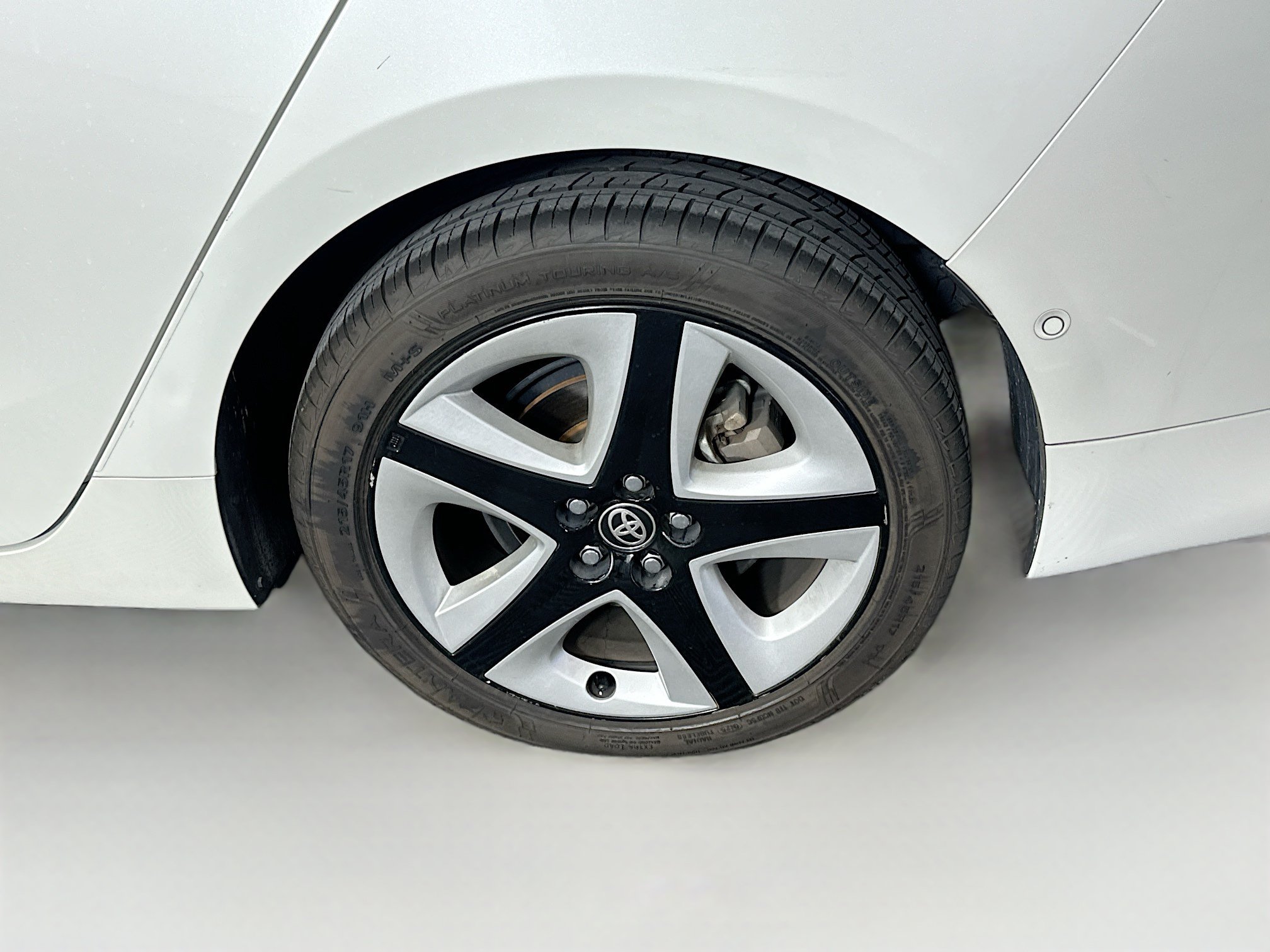 Used 2017 Toyota Prius Three Touring FWD image 11