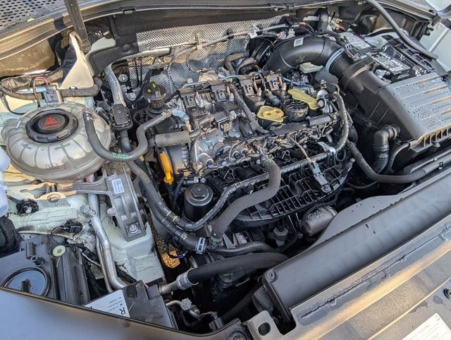 Used 2022 Volkswagen Tiguan SE R-Line image 21