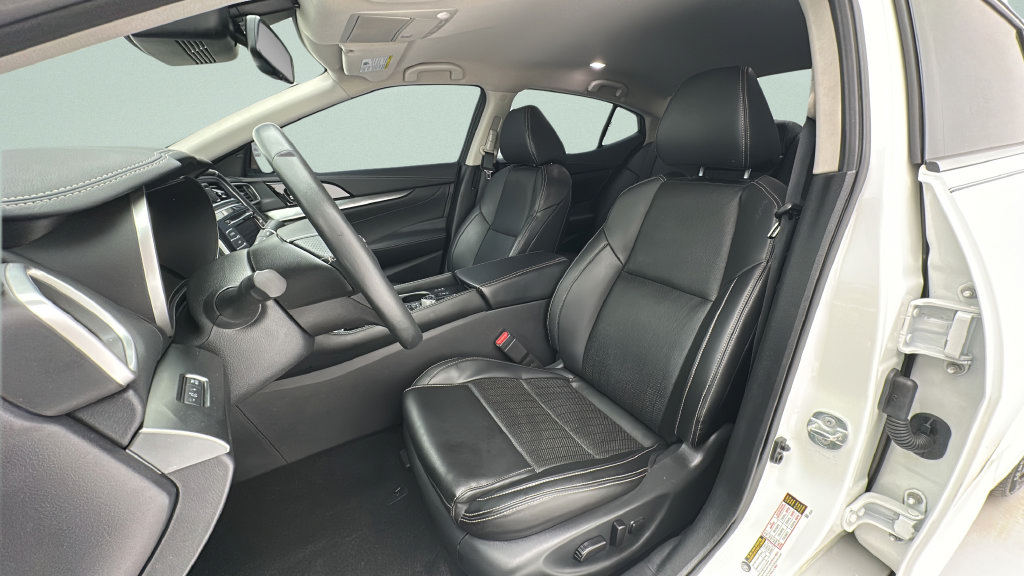 Used 2023 Nissan Maxima SV w/ Floor Mat Group FWD image 13