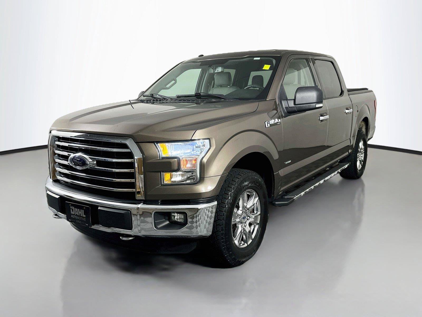 Used 2016 Ford F150 XLT w/ Equipment Group 302A Luxury AWD/4WD image 4