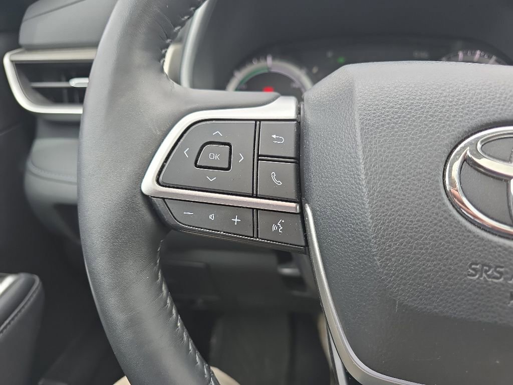 Used 2024 Toyota Highlander XLE AWD/4WD image 16