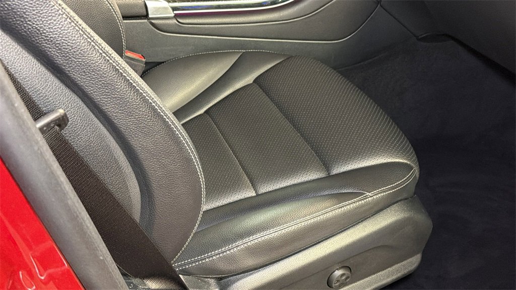 Used 2021 Mercedes-Benz GLC 300 4MATIC w/ AMG Line image 12