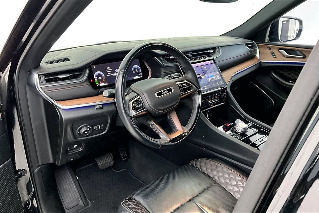 Used 2021 Jeep Grand Cherokee L Summit w/ Luxury Tech Group V image 17