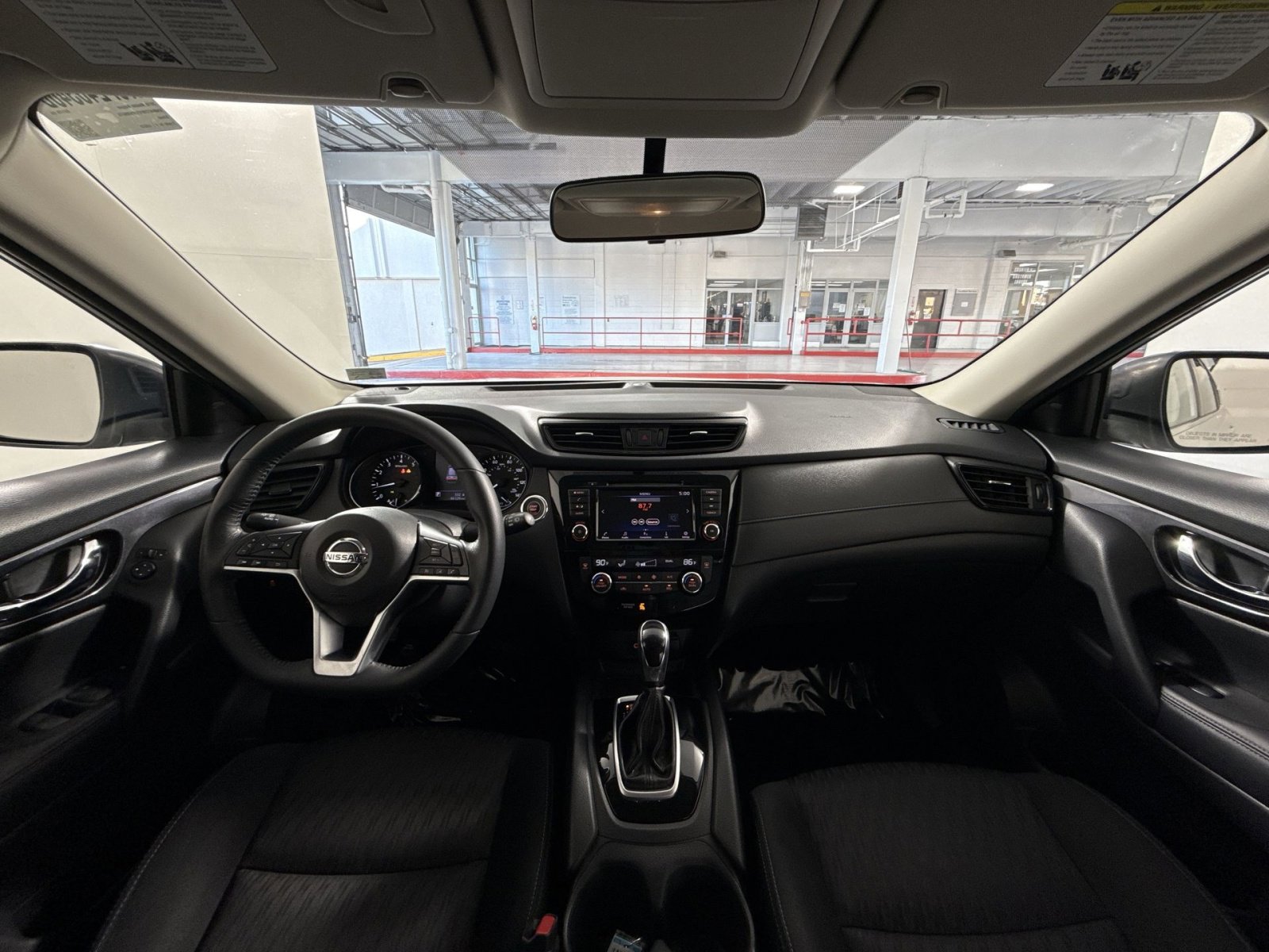 Used 2018 Nissan Rogue SV image 22