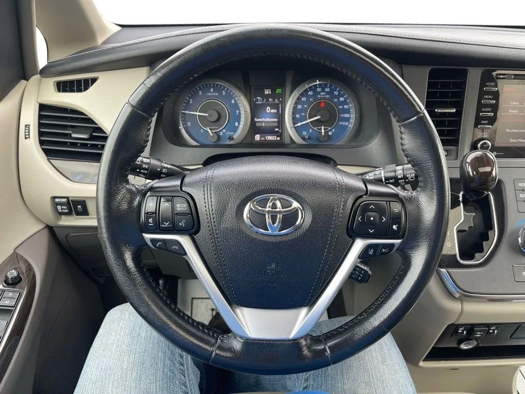 Used 2019 Toyota Sienna XLE image 22