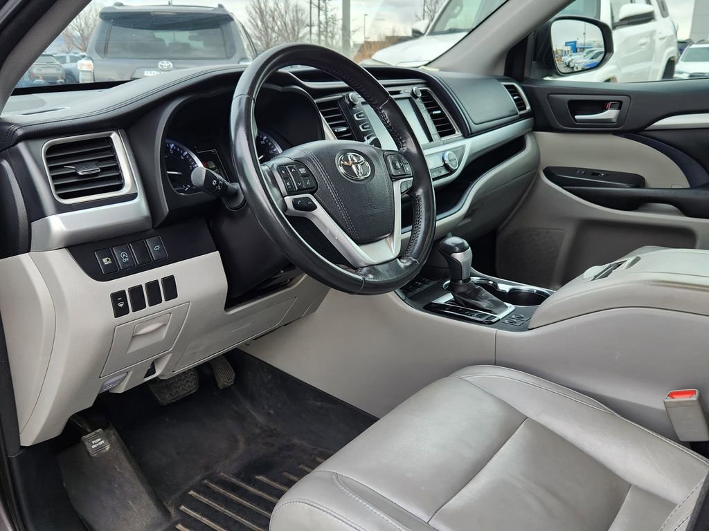 Used 2017 Toyota Highlander XLE image 10