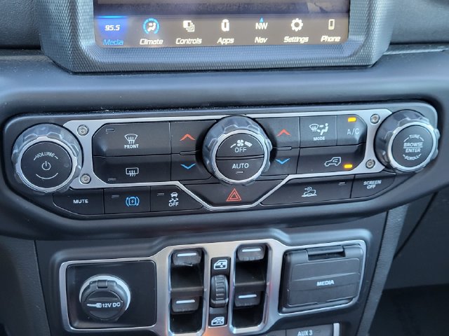 Used 2023 Jeep Wrangler Unlimited Sahara AWD/4WD image 21