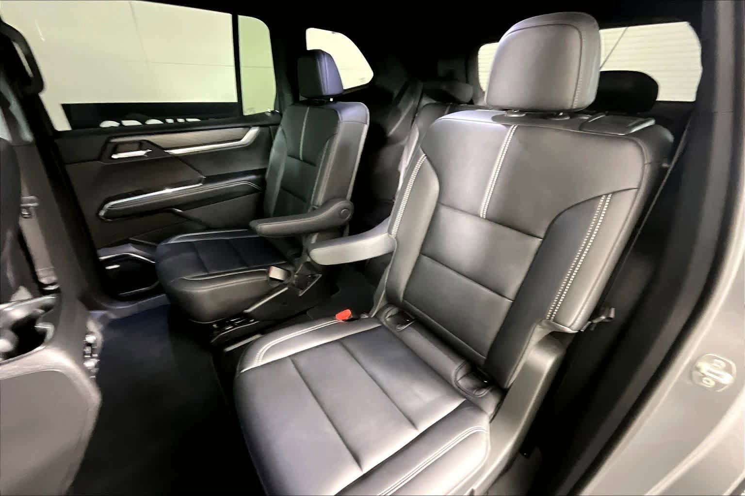 Used 2025 GMC Acadia Elevation w/ Elevation Premium Package FWD image 19