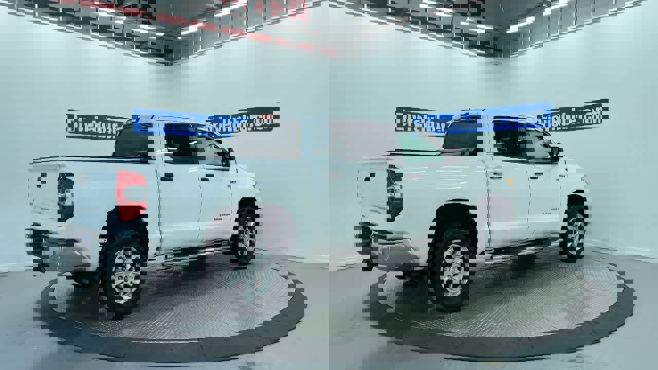 Used 2015 Toyota Tundra SR5 w/ SR5 Upgrade Package image 3