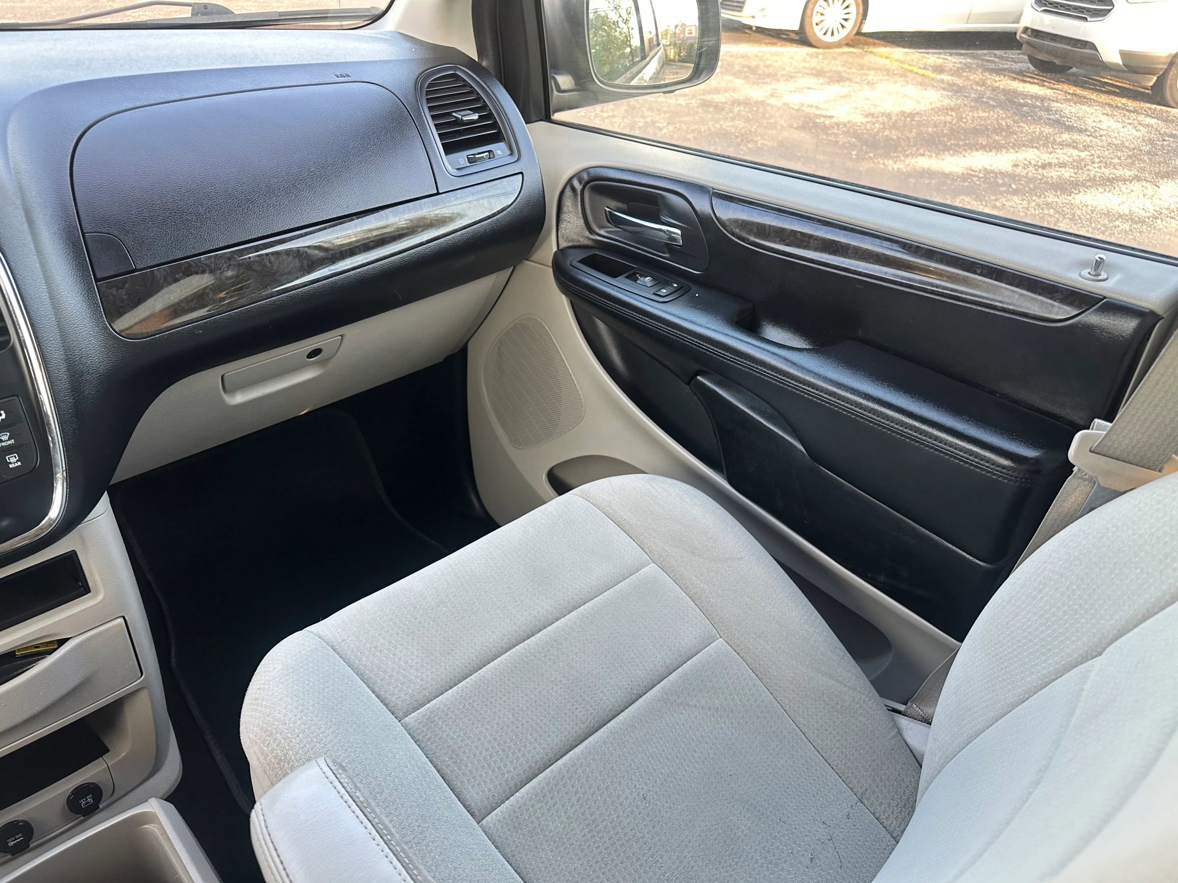 Used 2012 Dodge Grand Caravan SE image 19