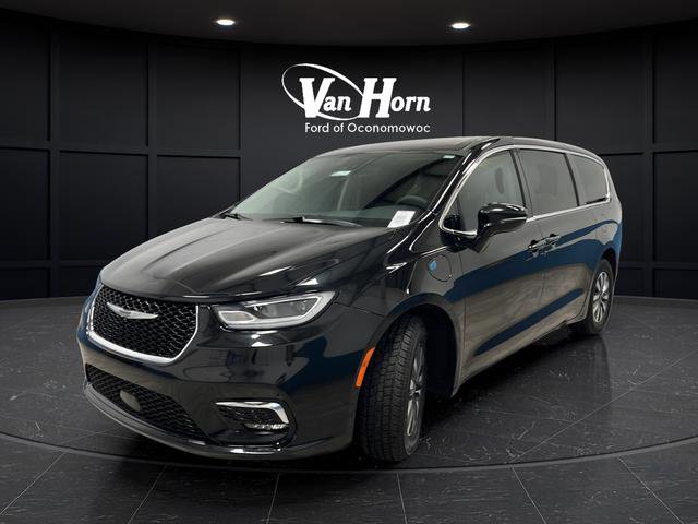 Used 2022 Chrysler Pacifica Touring-L FWD image 3